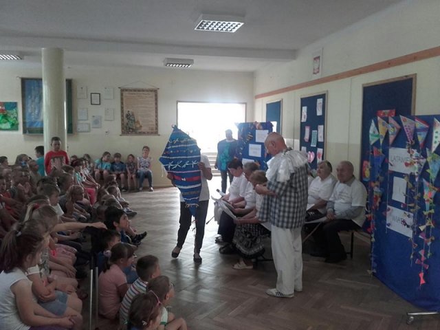 Przedstawienie "Latawiec i wiatr" w SP2